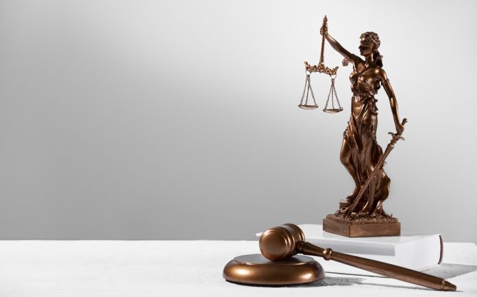 natura-morta-con-la-bilancia-della-giustizia-696×464